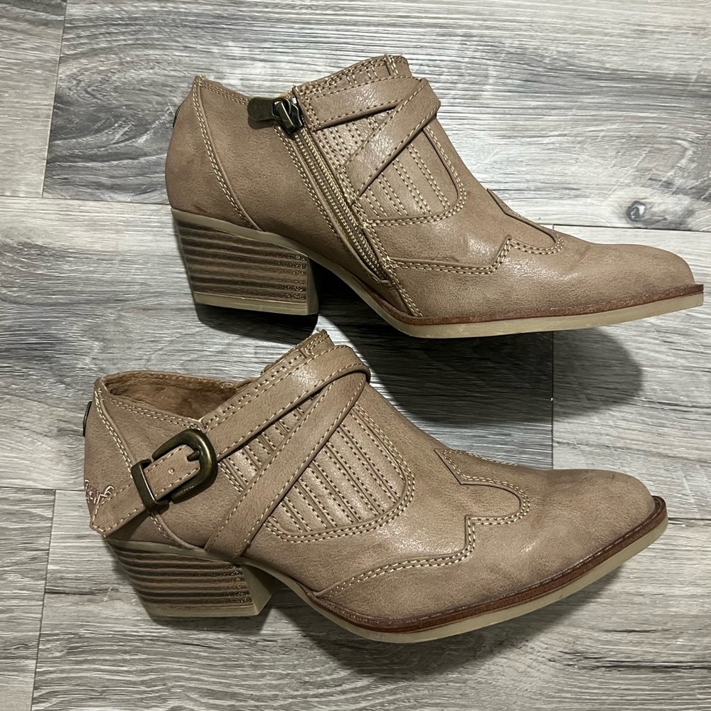 Blowfish Malibu Women/Ankle Boots Taupe Western Buckle Block Heel Booties Size 6